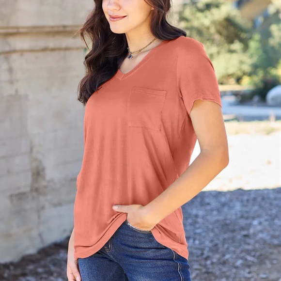 Sexy and soft apricot pocket tee - Picture 3 of 3